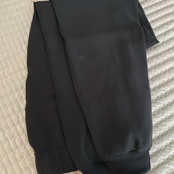 Women’s Lululemon On the Fly Woven Jogger - Picture 8 of 8